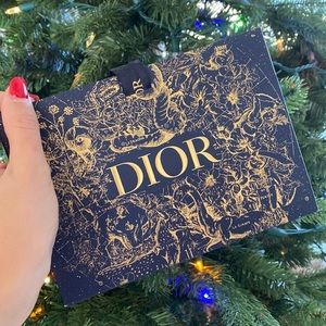 Small Dior holiday gift bag with tissue